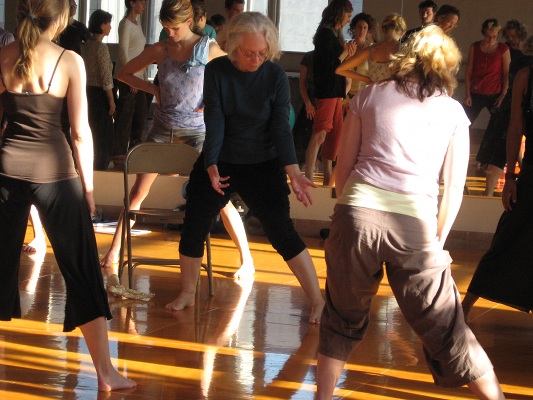 Bonnie Bainbridge Cohen, leading the Anatomy of Dance workshop